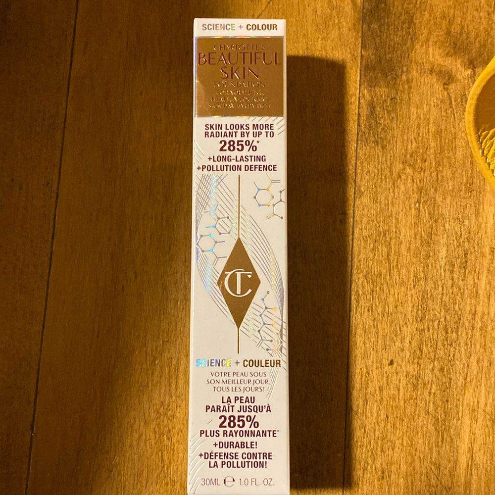 Charlotte Tilbury 8 Neutral Charlotte’s Beautiful Skin foundation